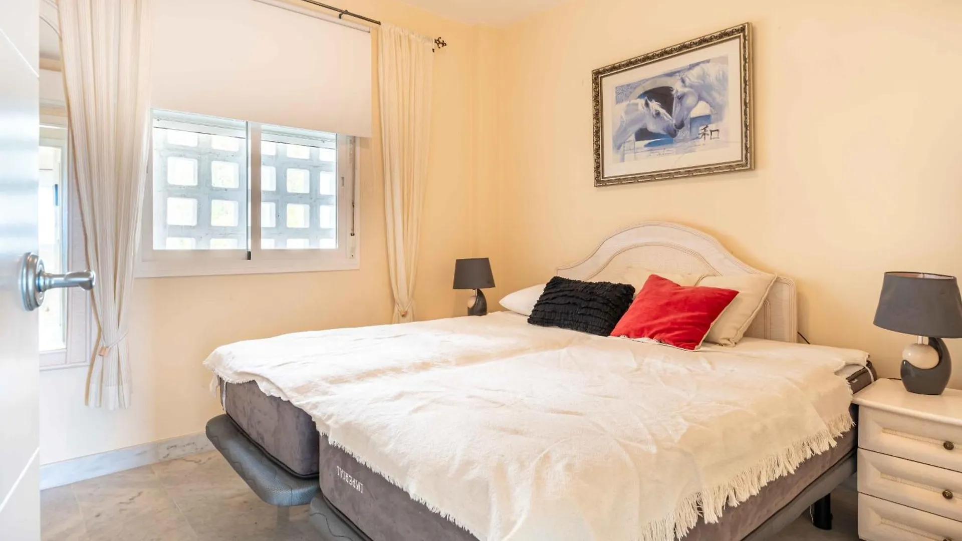 2- Bedroom Apartment With Seaview & Great Location Sitio de Calahonda