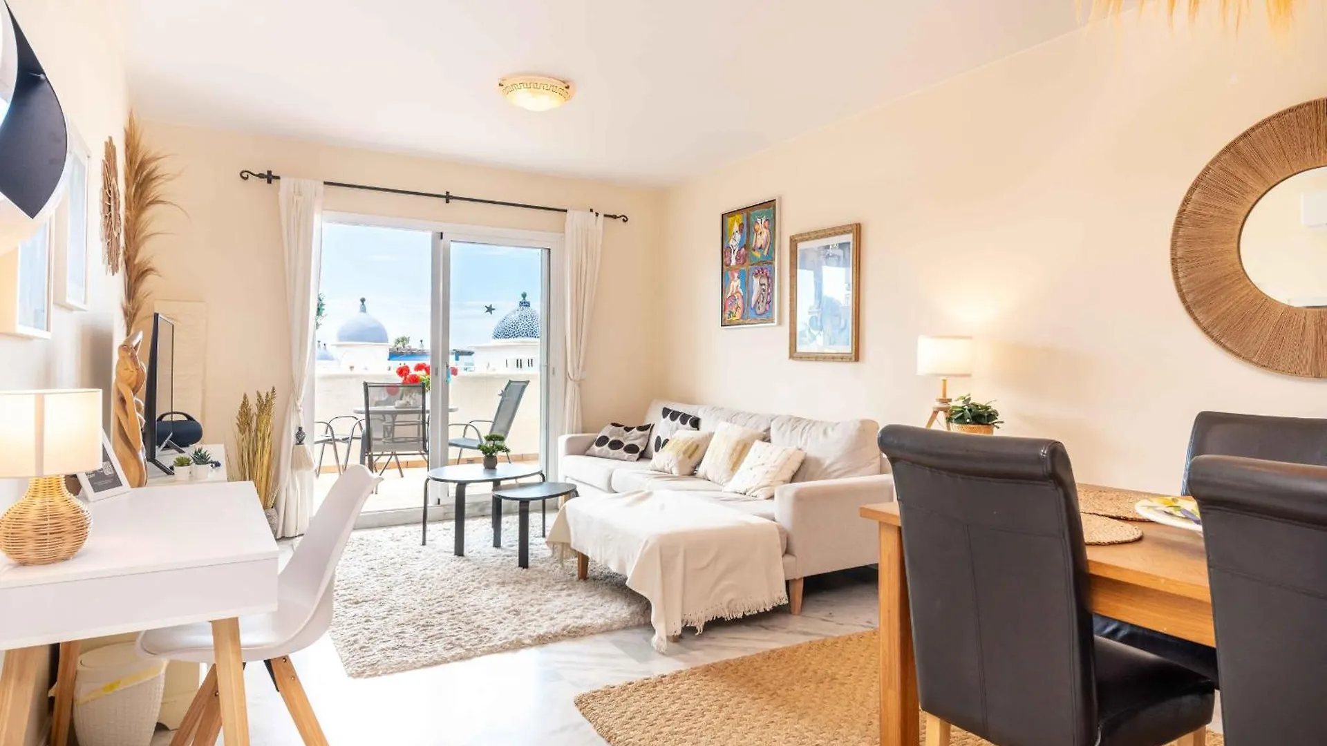 2- Bedroom Apartment With Seaview & Great Location Sitio de Calahonda Espanha